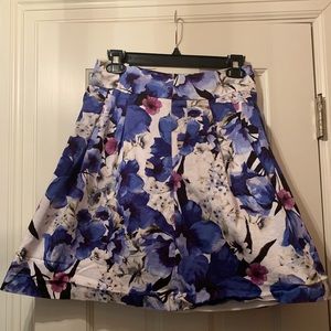 Size 0 White/Black House Market